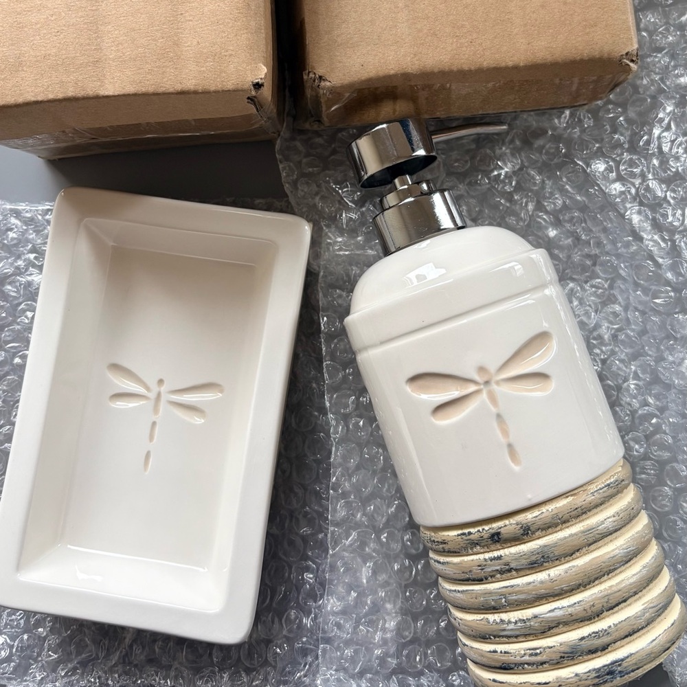 Creative Bath Set - Dragonfly Soap dish & Soap Dispenser